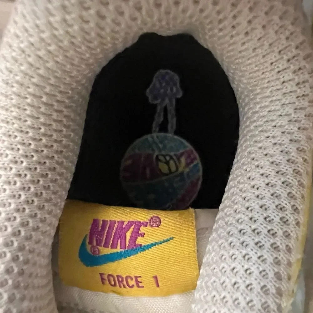 Nike Kids Yellow smiley face AF1 kids Sneakers. Size 6c